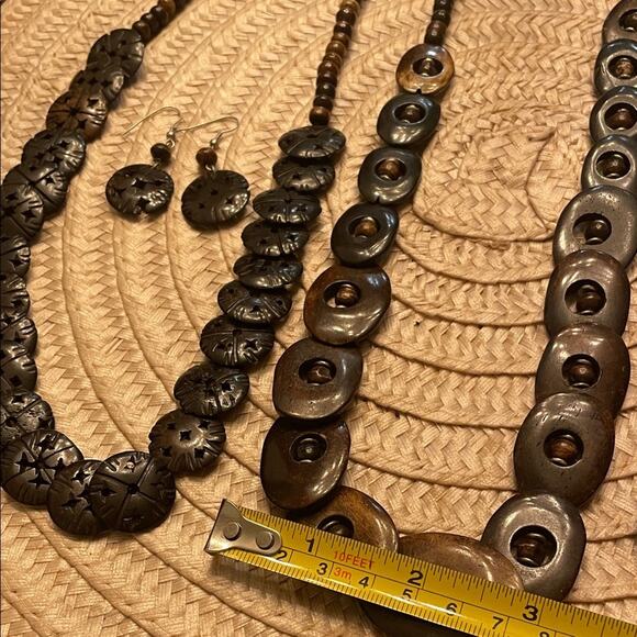 Earthy Coconut and Metallic Silver Necklace set - Picture 9 of 9